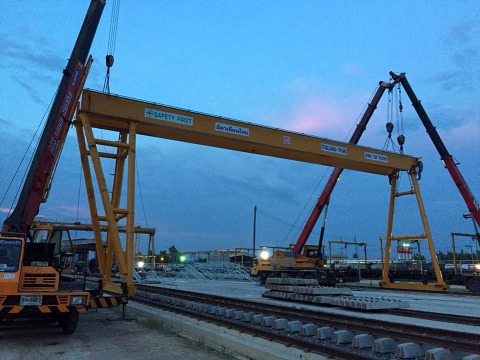 เครนรางเลื่อนไฟฟ้าแบบขาสูง